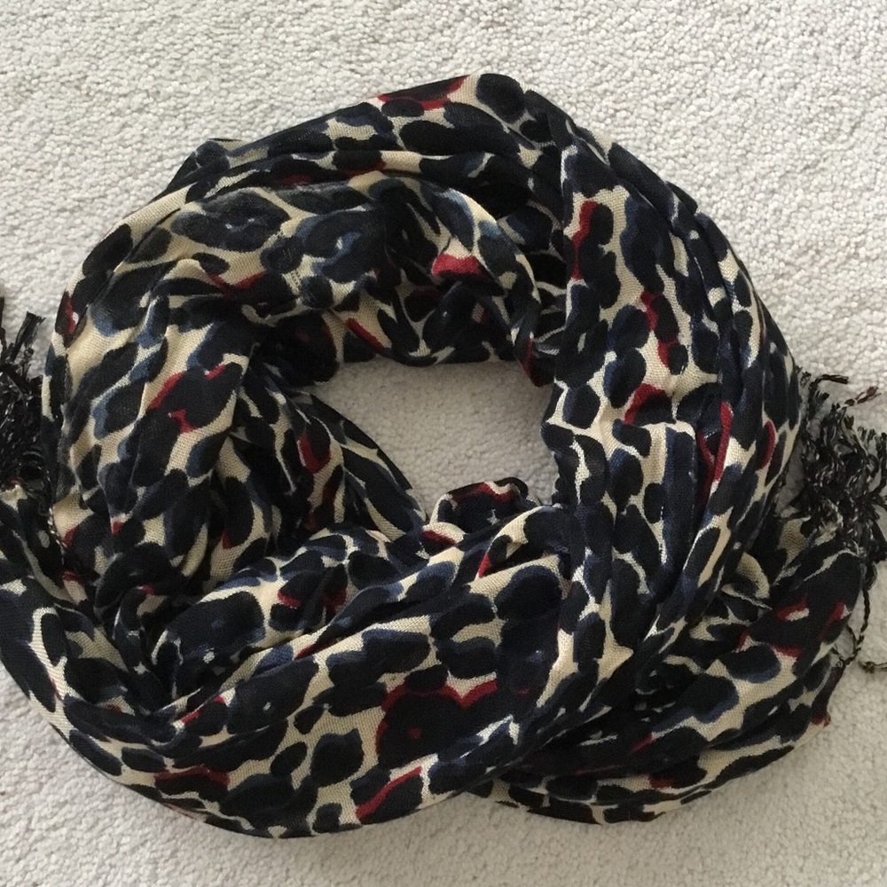 Stylish Black and Red Patterned Shawl